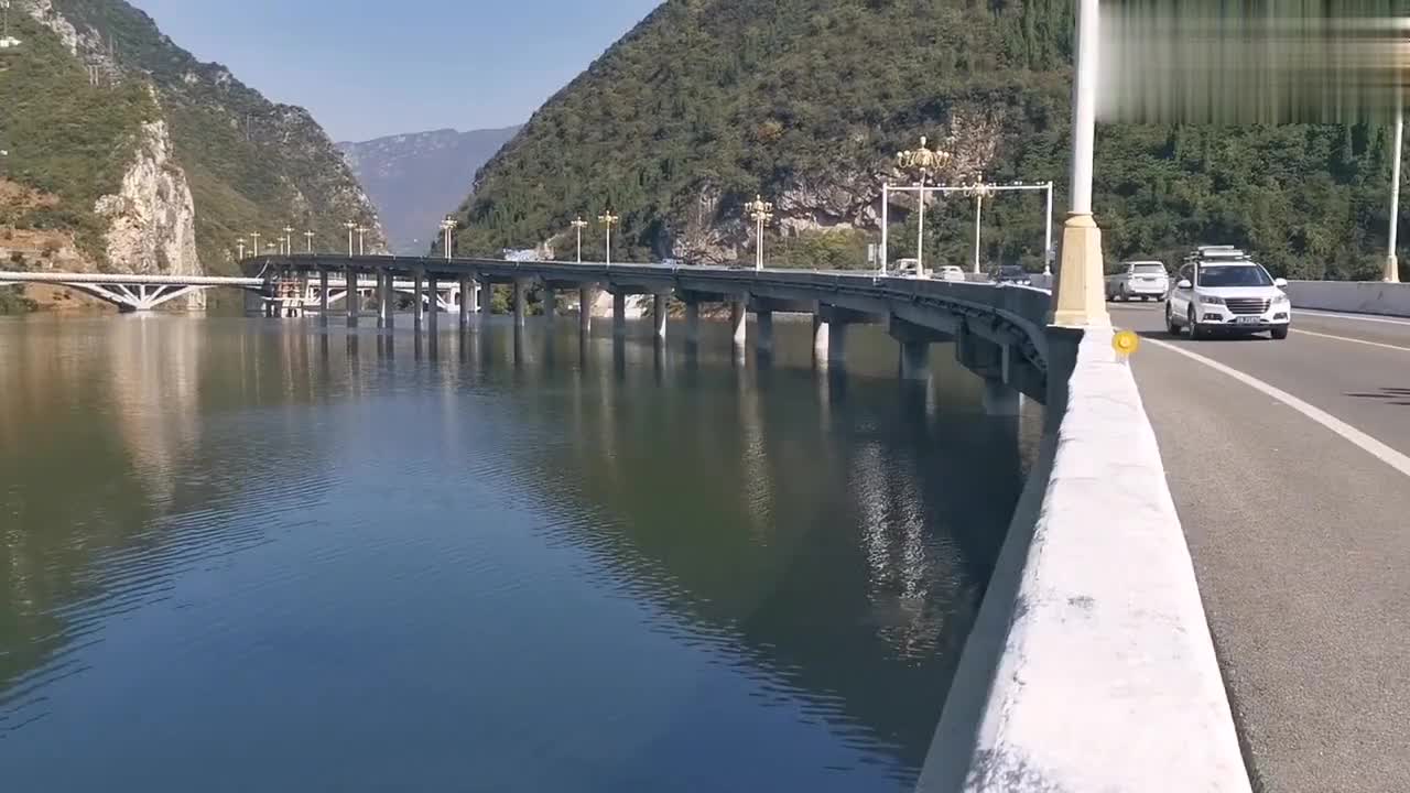 最美水上公路～兴山县筑在香溪河上这公路,被誉为最美水上公路