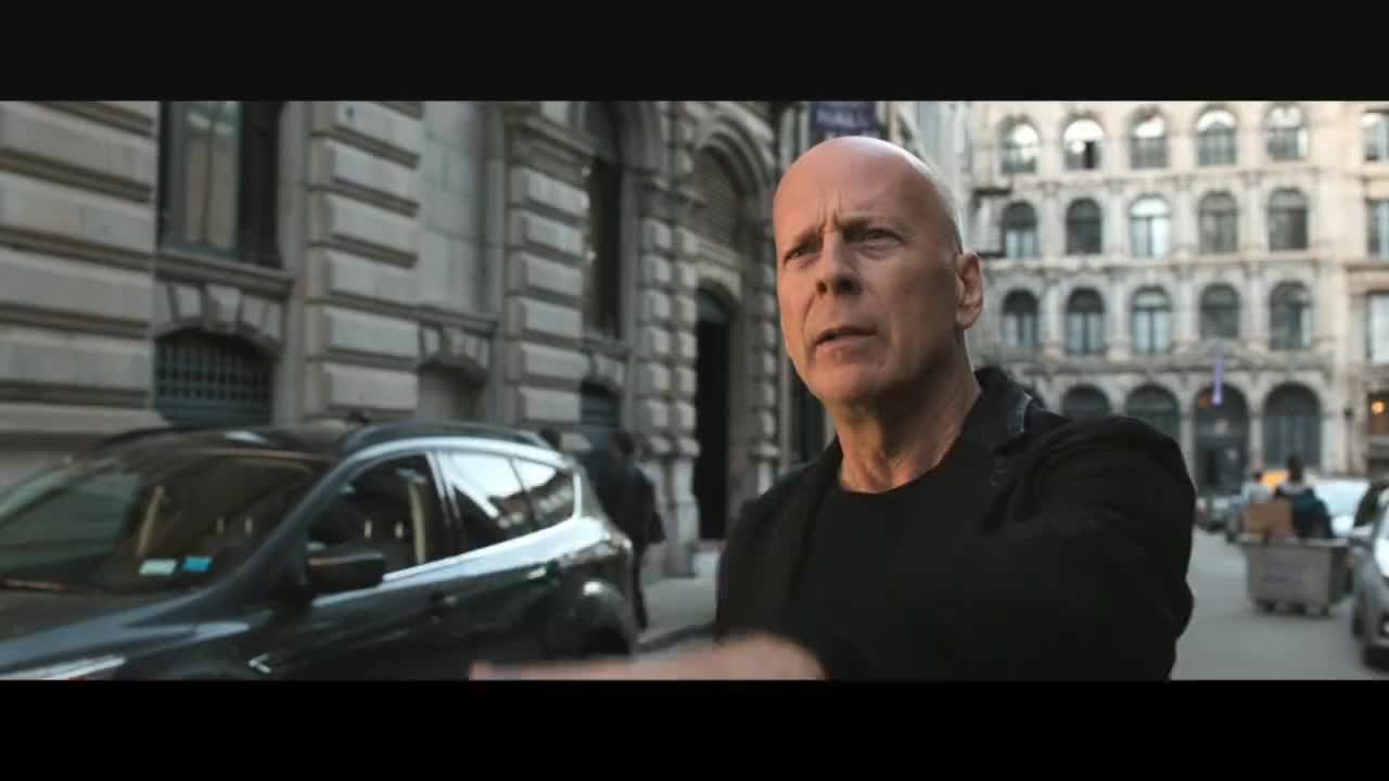 外科医生为给妻子报仇,将自己训练成顶级杀手,一部犯罪动作片!_新浪新闻