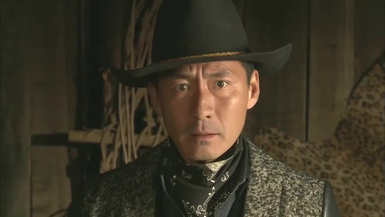 大漠枪神:燕双鹰不愧是高冷男神,对小玲都爱答不理的,太生猛