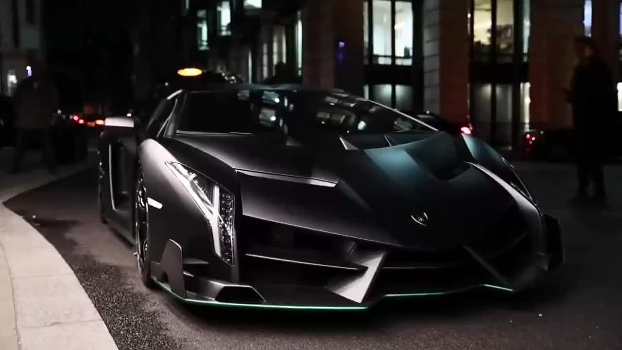 偶遇一辆黑武士风格的兰博基尼毒药声浪听着十分带劲