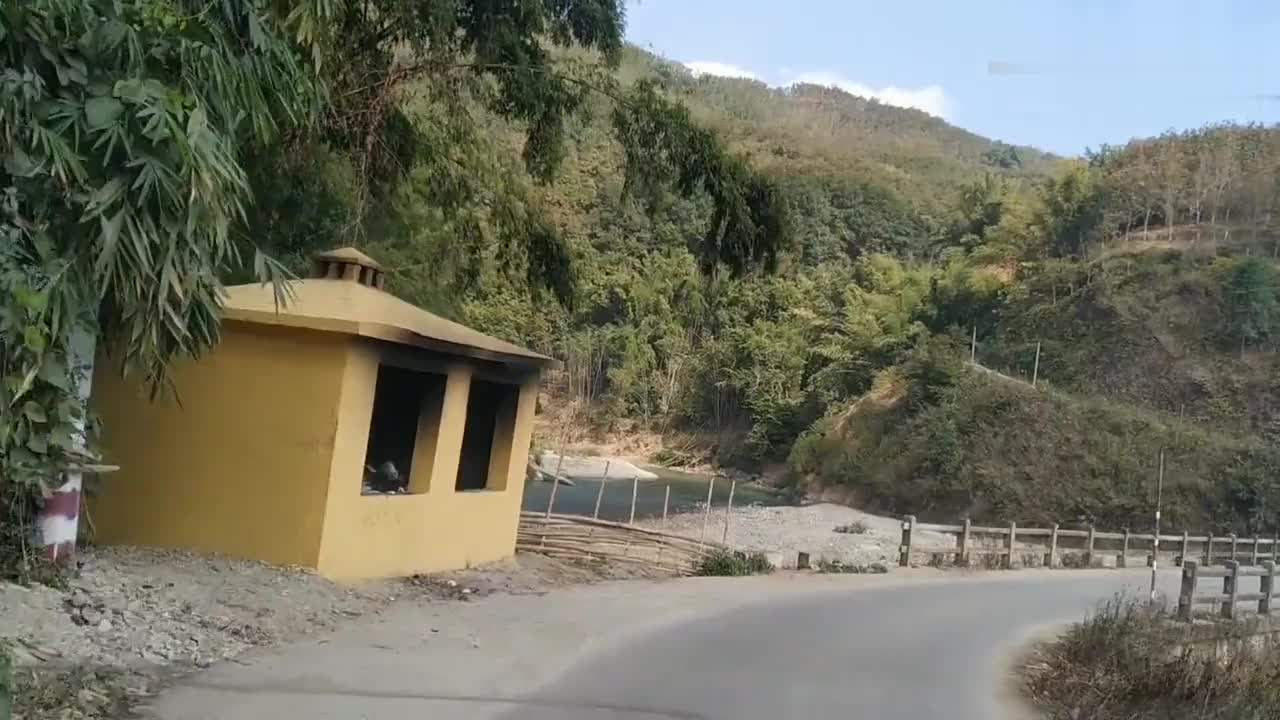 云南红河州金平县者米顶青 老集寨 老勐乡沿途风景 村镇遍布山巅