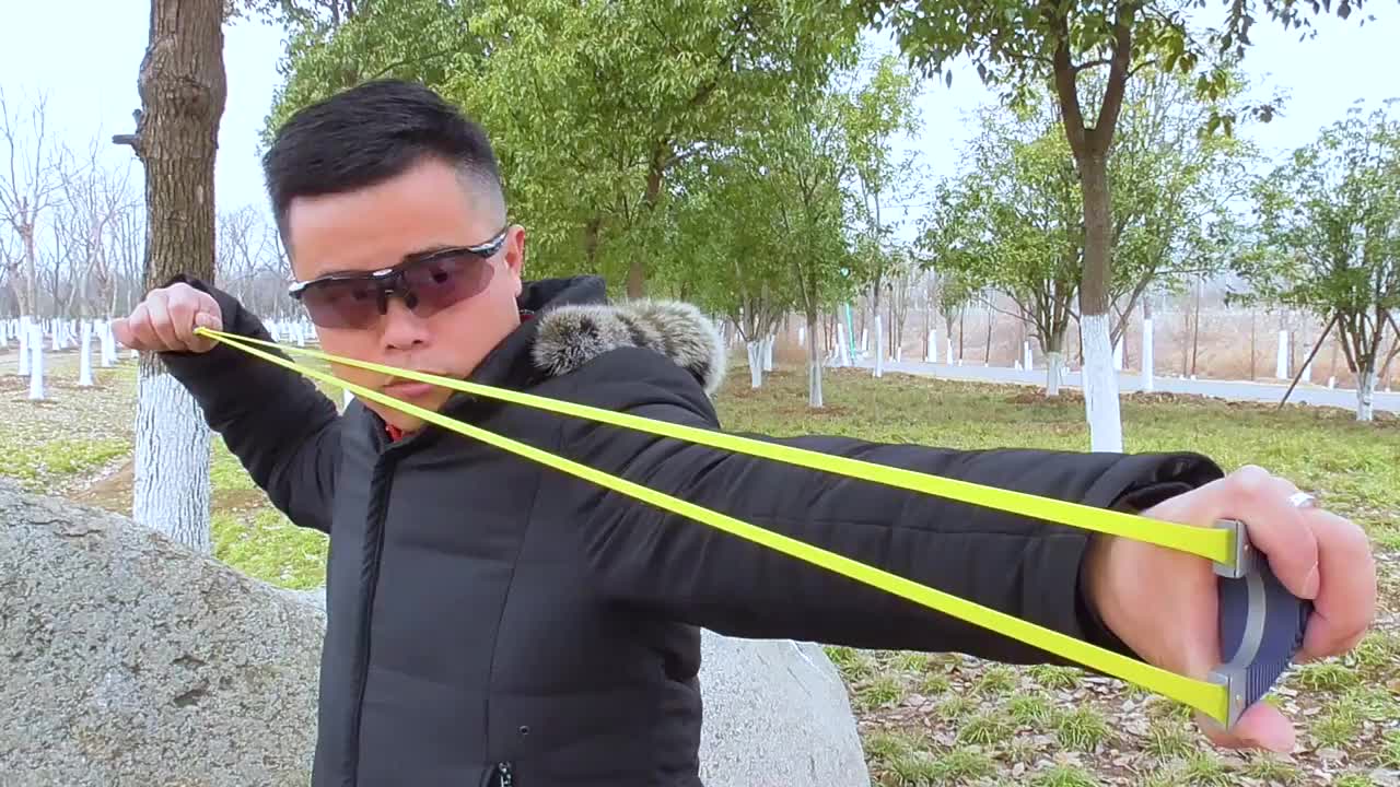 弹弓教程:光会玩弹弓不行,绑皮筋也很重要