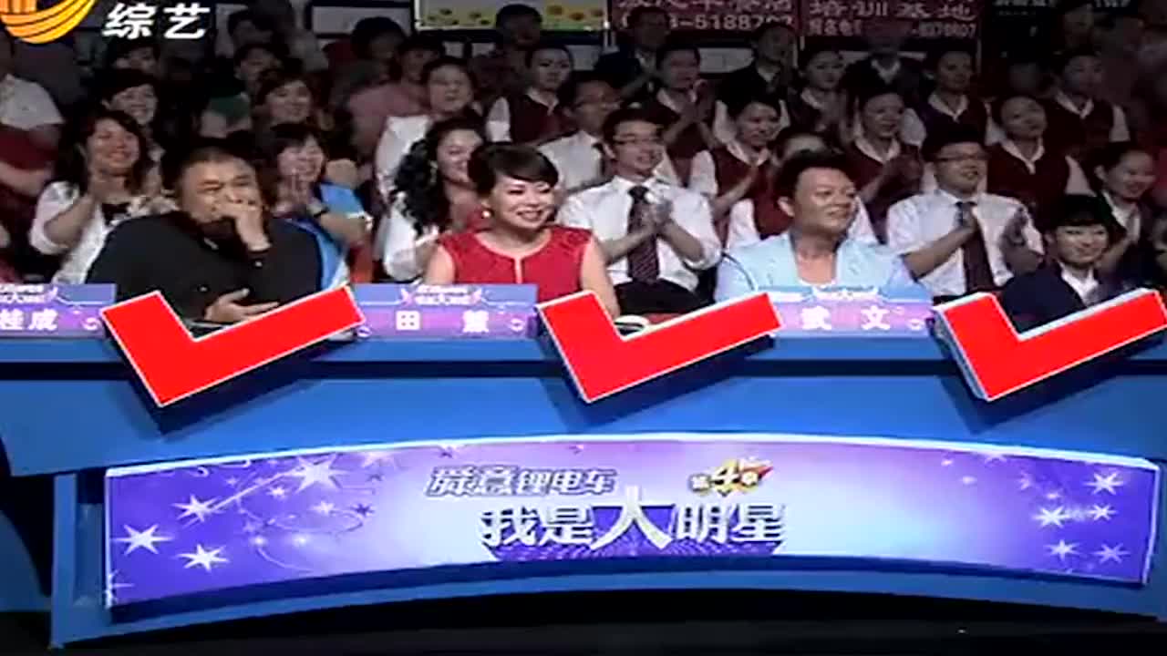 张俊豪让评委老师"无原则",啥也没干直接亮灯:爱他没商量