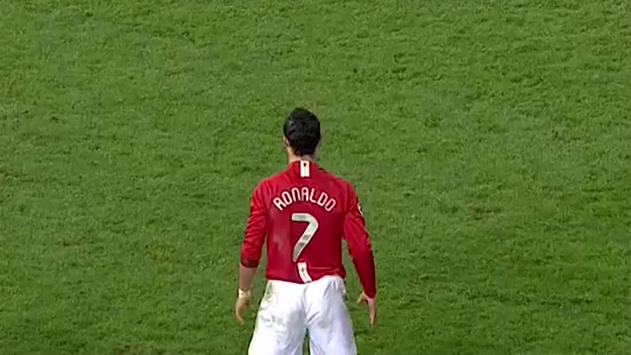 为什么c罗主罚任意球前的眼神都充满了杀气,门将何人敢挡?