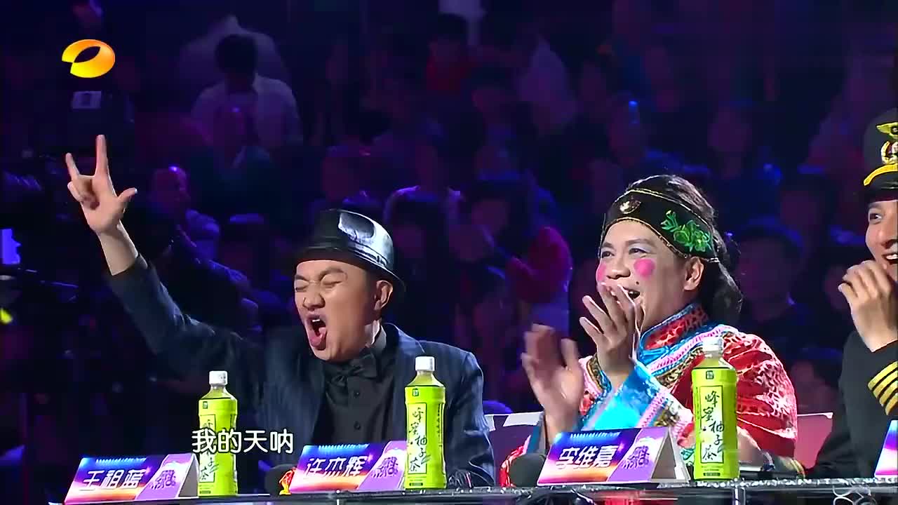 贾玲模仿腾格尔,遇上腾格尔本尊太慌,谢娜一句话逗笑全场