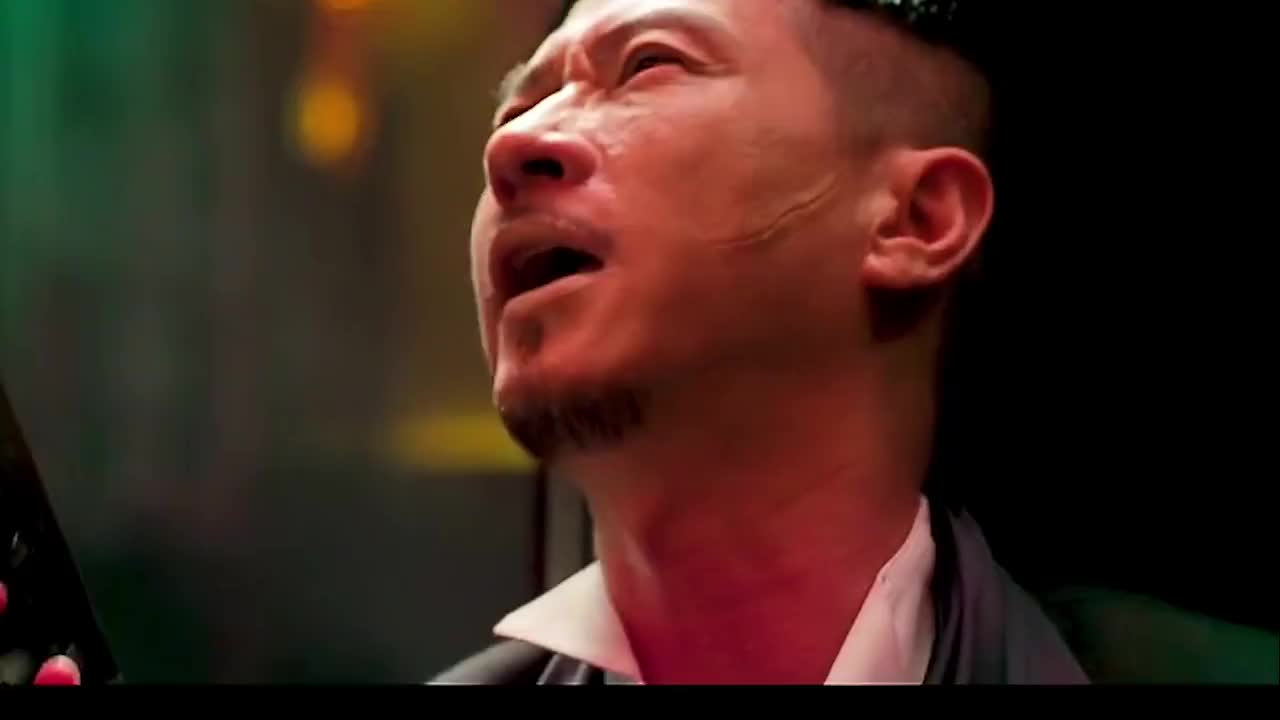 阿伟:看见你这个发型就来气