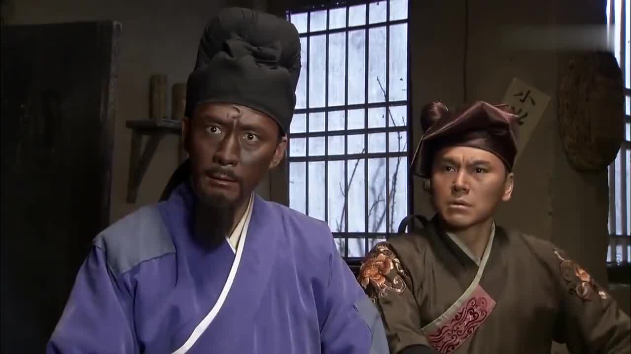 神探包青天:老头跟包拯说,只要姑娘穿上妖精新衣,就得送到庙里