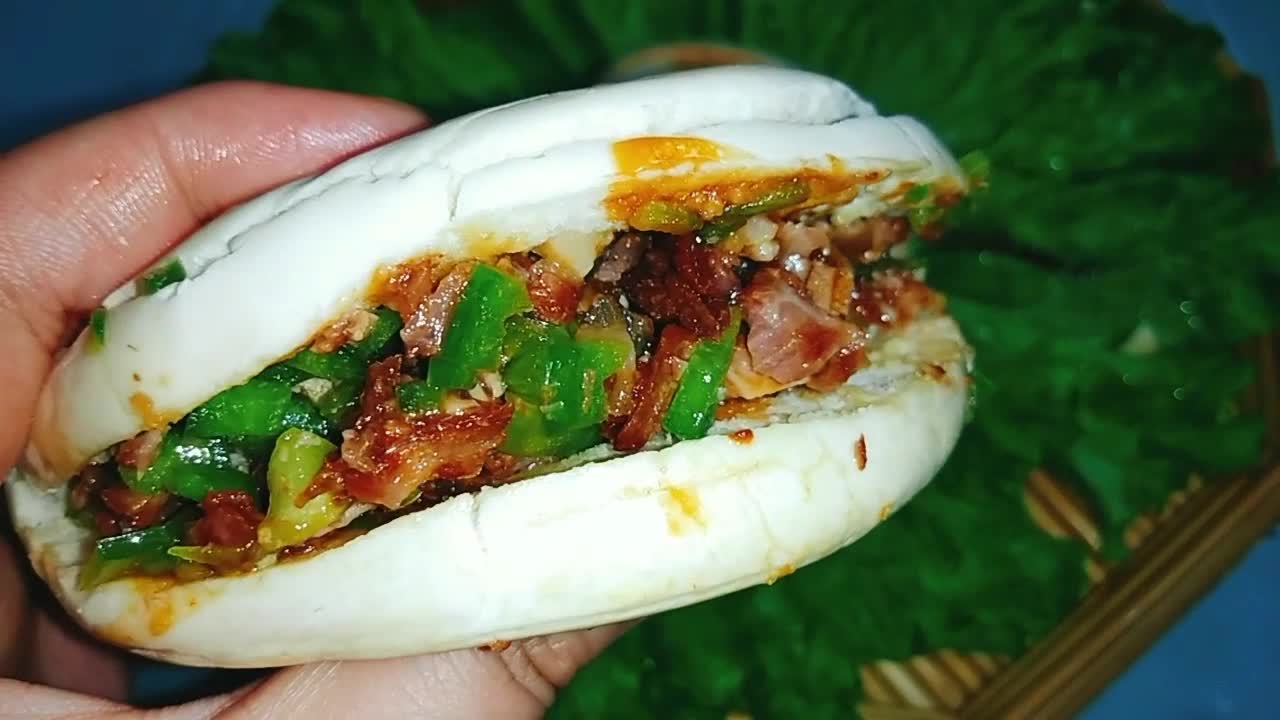 面点师详细讲解红烧肉夹馍制作方法,从烙馍到卤肉在家也能做大厨