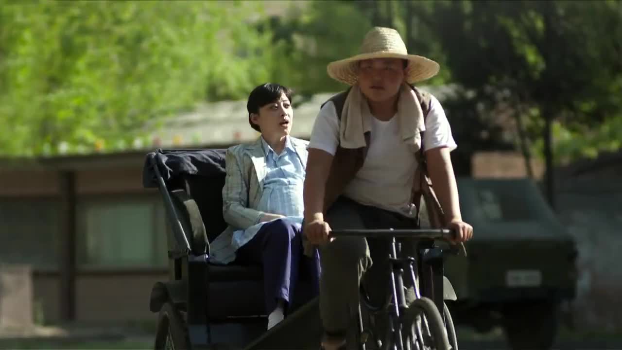 安杰奢侈的坐黄包车,怎料一见德福在前面等自己,立马慌了!