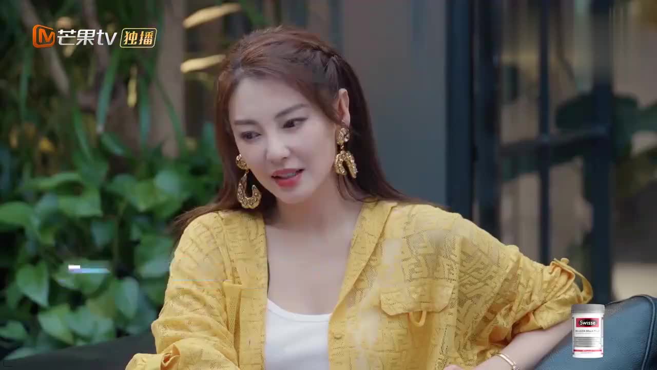 为您推荐: 张雨绮主持上头了,一口气把台词念完,任凭秦昊怎么扒拉抖 