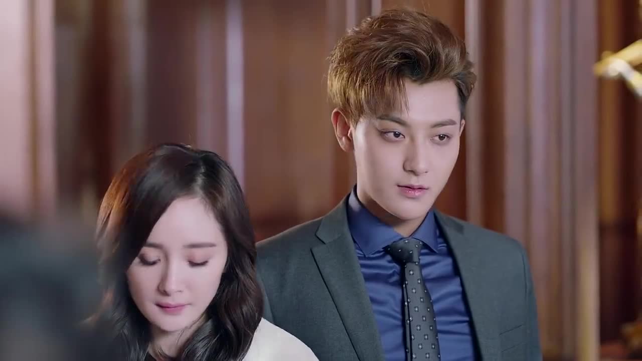 谈判官晓飞介绍童薇父亲故意岔开话题