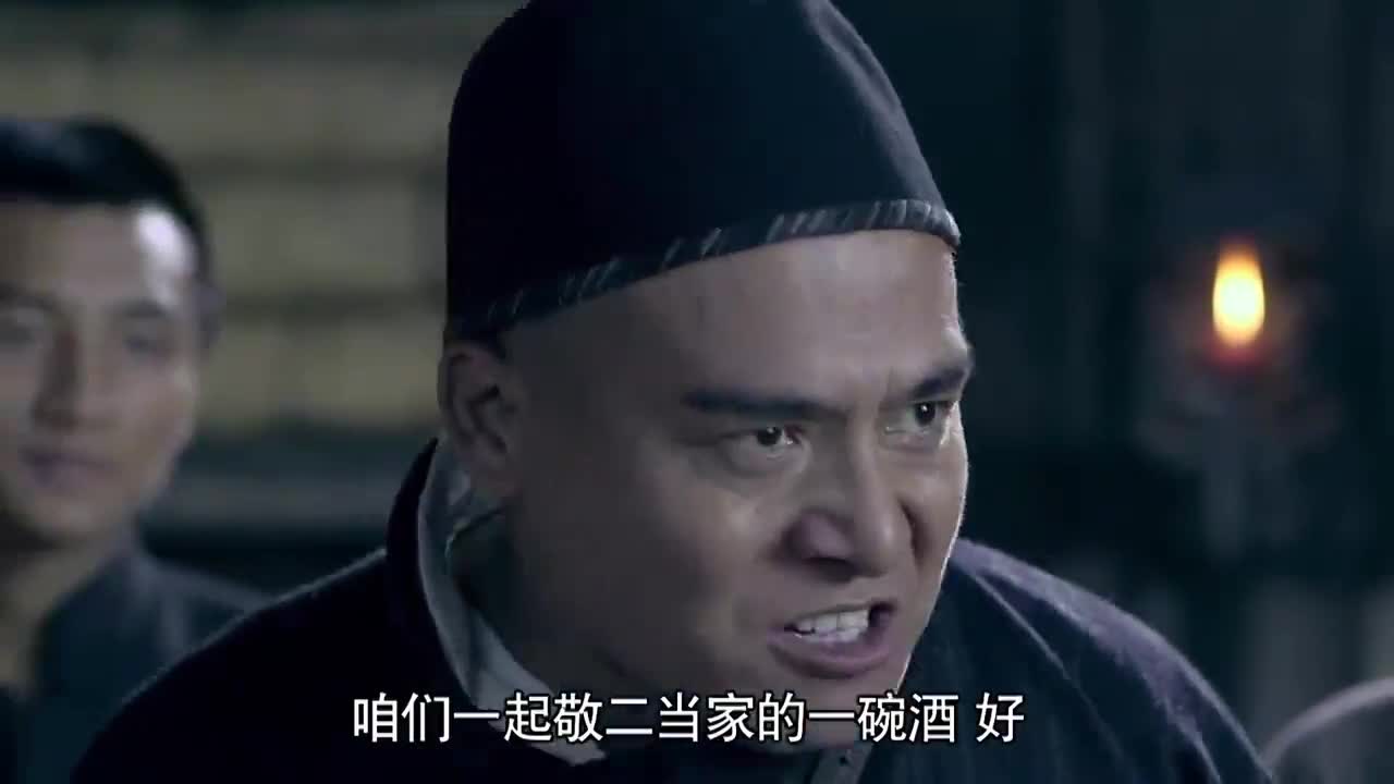 雪豹朱老大周卫国喝酒太高兴出于本能他胳膊却忘了他断了臂