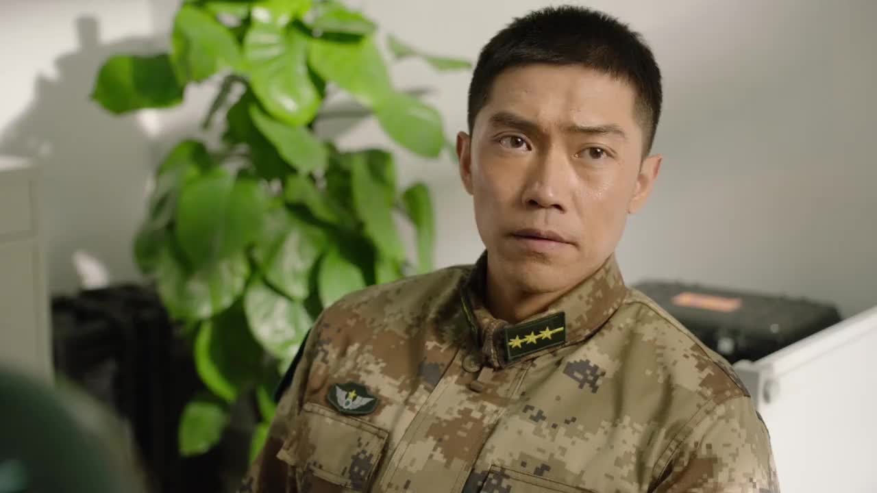陆战之王牛努力犹豫是否要退伍张能量在厨房辛苦地做饭