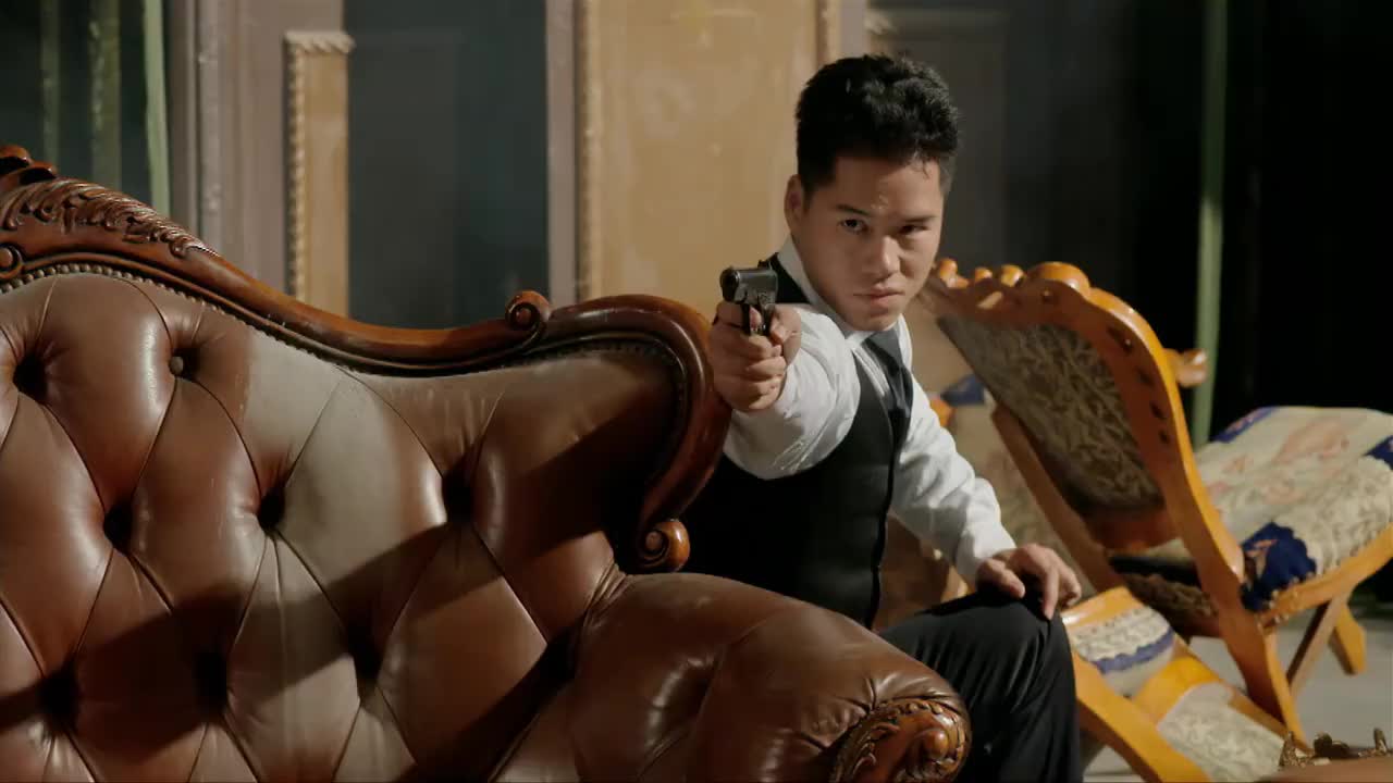 卧底秦川告诉冯楠昌自己的旧伤发作了