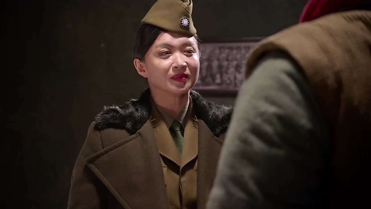 林海雪原醉花杀掉了守卫将白茹逼到了悬崖