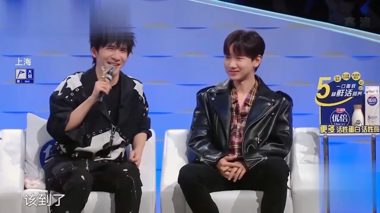 薛之谦想找胡夏对歌，不料胡夏正在网吧，当起网瘾少年