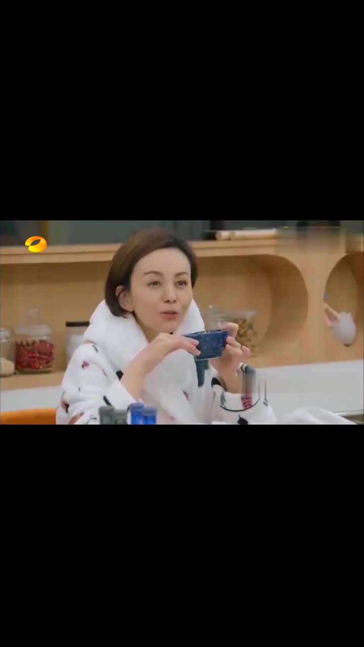 场面太欢乐了哈王琳想看李元韬的腹肌白冰的反应简直不要太可