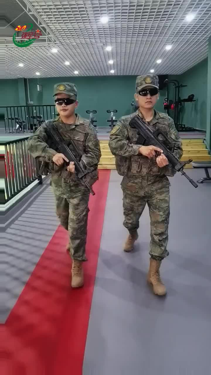 这样的变装你爱了吗星空迷彩换装兵哥哥