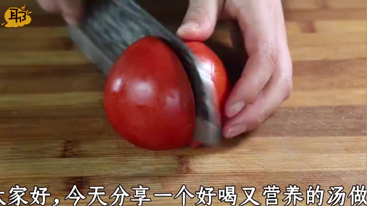 打鸡蛋汤时不要直接倒入鸡蛋学会这个技巧蛋花薄如纸