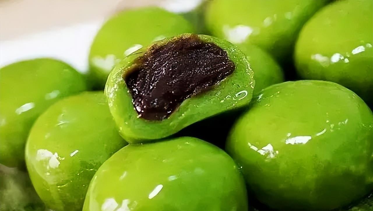 清明时令,总有其专属的青绿气息,如果要选一种食物来代表它,那必须得