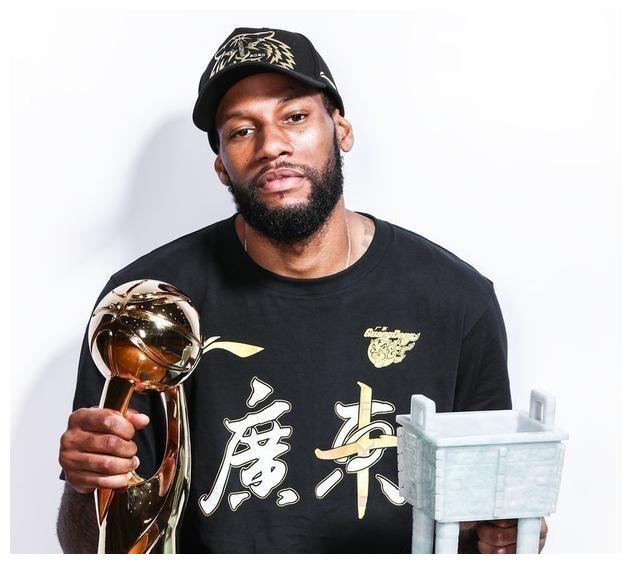 威姆斯全称索尼·威姆斯,这位全能型的锋卫摇摆人曾混迹于nba联赛.
