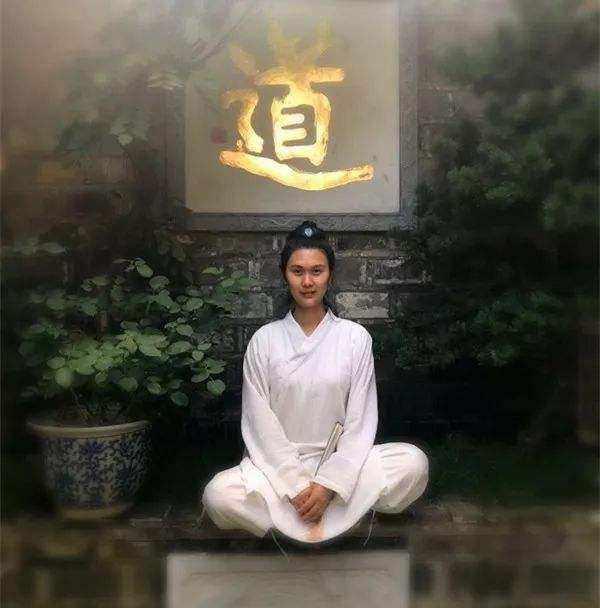 她是最长寿女道士,从光绪年间到21世纪,晚年还出现逆生长现象