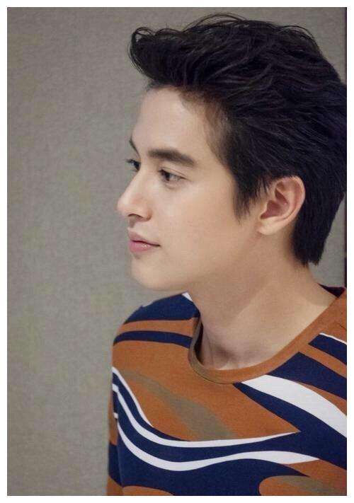 泰国当红男艺人吉拉宇,昵称是三胖,最近被这个男孩子迷住了