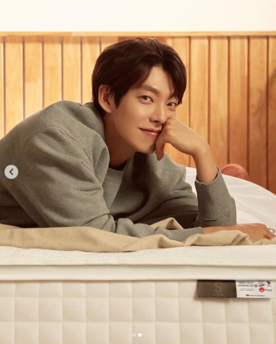 经纪公司公布金宇彬广告拍摄现场照