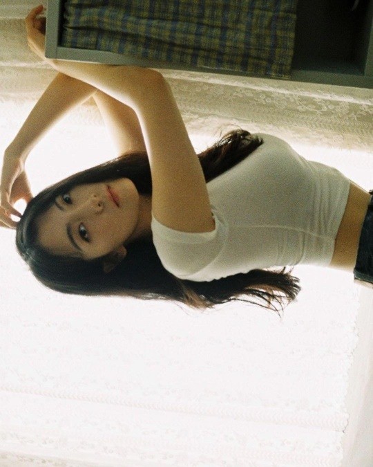 韩国女艺人姜智英sns发布近照