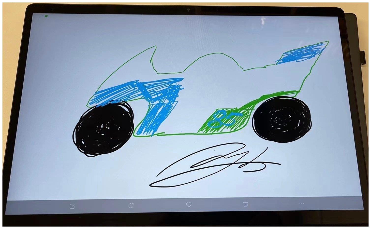 王一博手绘摩托车:笔画极简,关键元素一个也不少,果然是真爱!