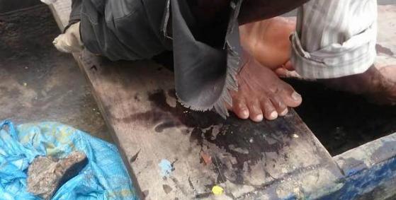 看看印度人是怎么绑螃蟹的!看后,保准你再也不敢在印度吃螃蟹!