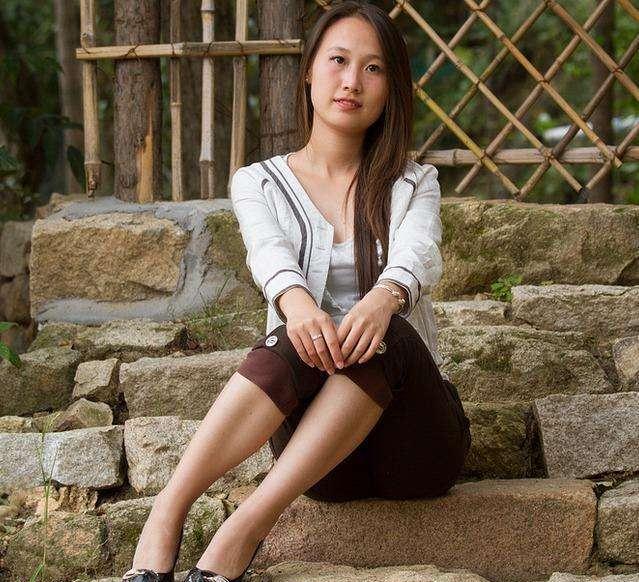 老家刚过门的嫂子,朴实而时尚的气质