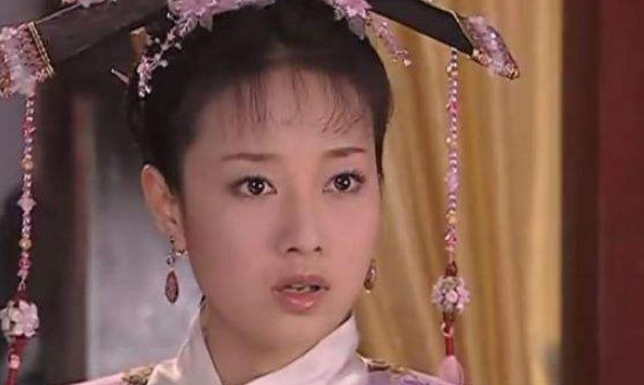 还珠格格第三部中,紫薇跟知画更亲近,她与小燕子是塑料姐妹吗?