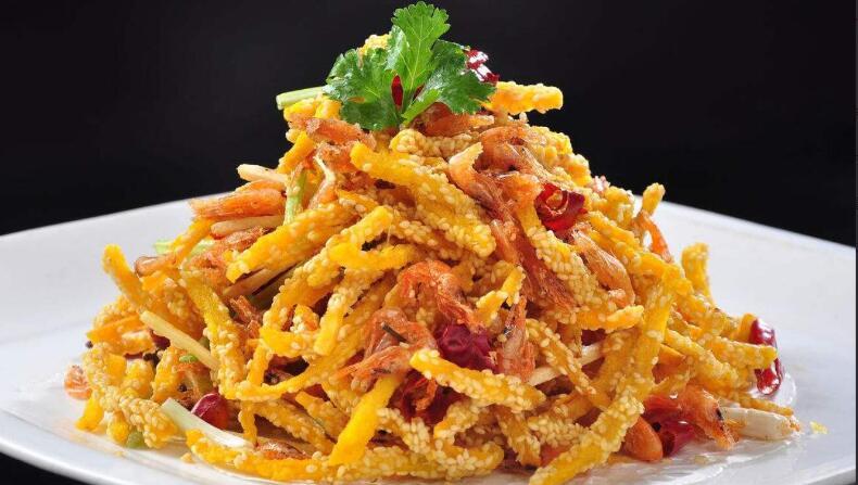 干煸藕丝的正宗做法,色泽金黄香辣酥脆,根根让人欲罢不能