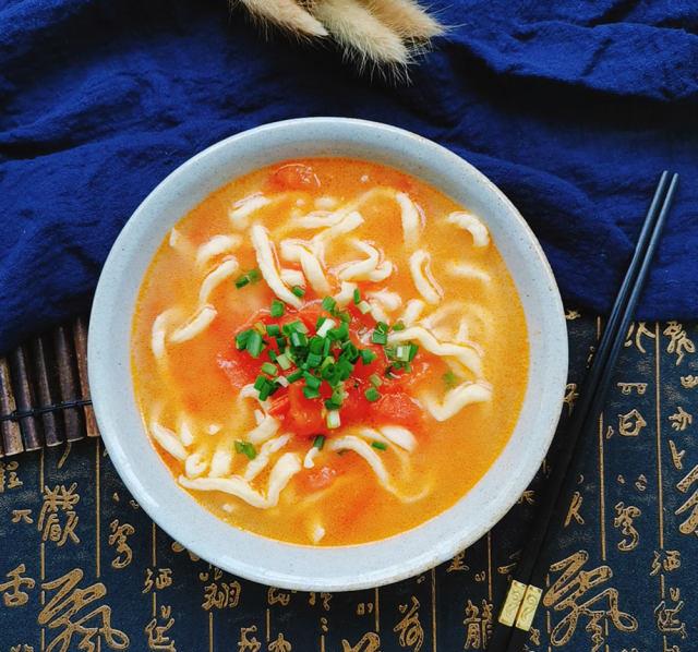 番茄鸡蛋手擀面,面条劲道,暖心暖胃