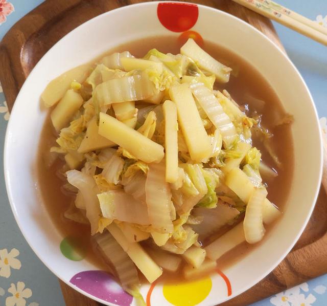 土豆炖白菜经典家常菜