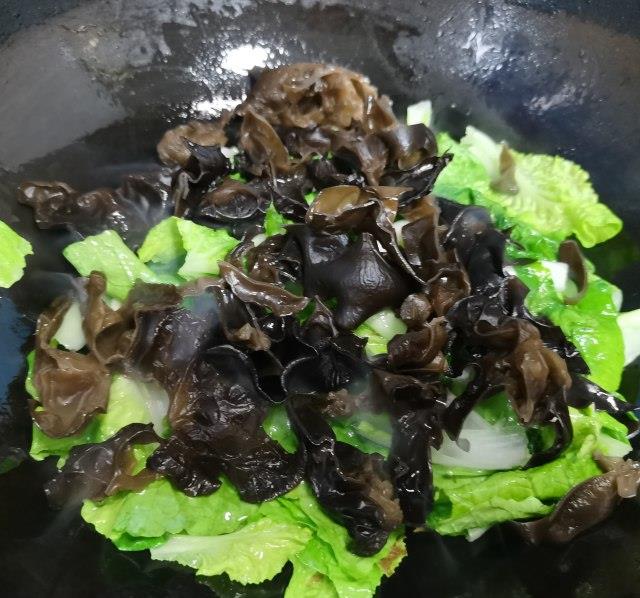 青菜炒黑木耳,简单快手菜