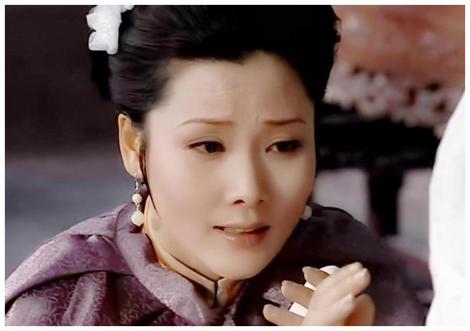 何赛飞年轻时有多美?嫁初恋结婚30年0绯闻,儿子还随她姓