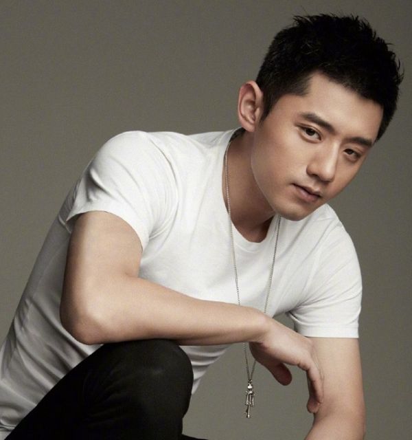 张继科清爽帅气图片,眼神犀利超撩人,展现多样魅力