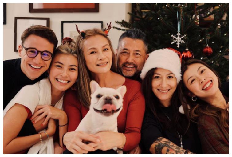 55岁王敏德近照变化大,头发花白老态明显,花300万当飞行员__财经头条