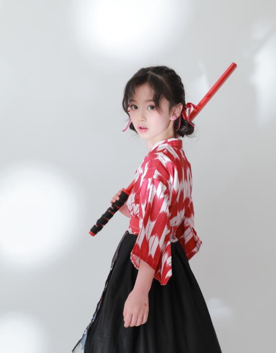 与王一博组颜值兄妹裴佳欣打扮时髦灵气十足古风太可爱