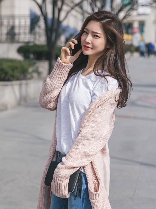 紧身裤美女百年一遇的性感的美腿让人应接不暇