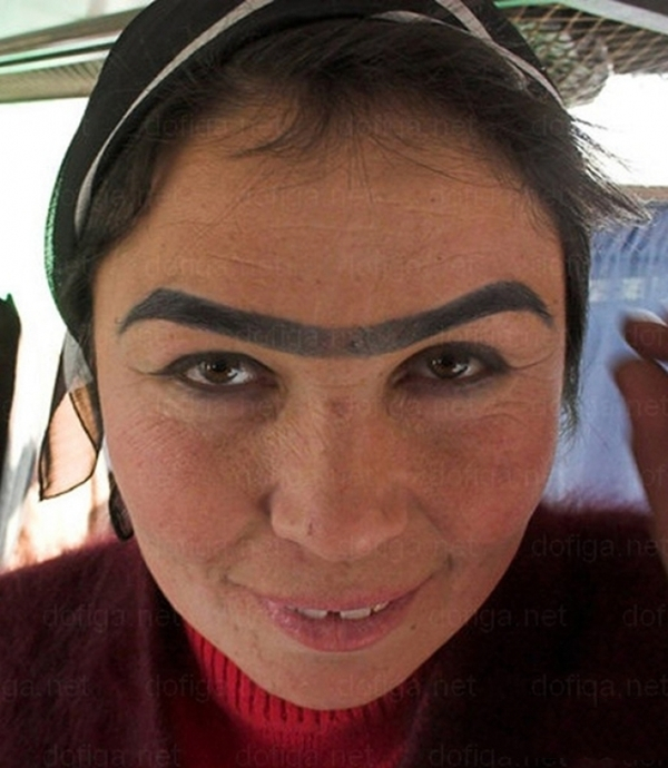 俄罗斯女子"腰带眉"竟成网红,奇葩的眉毛大盘点,连热巴都上头