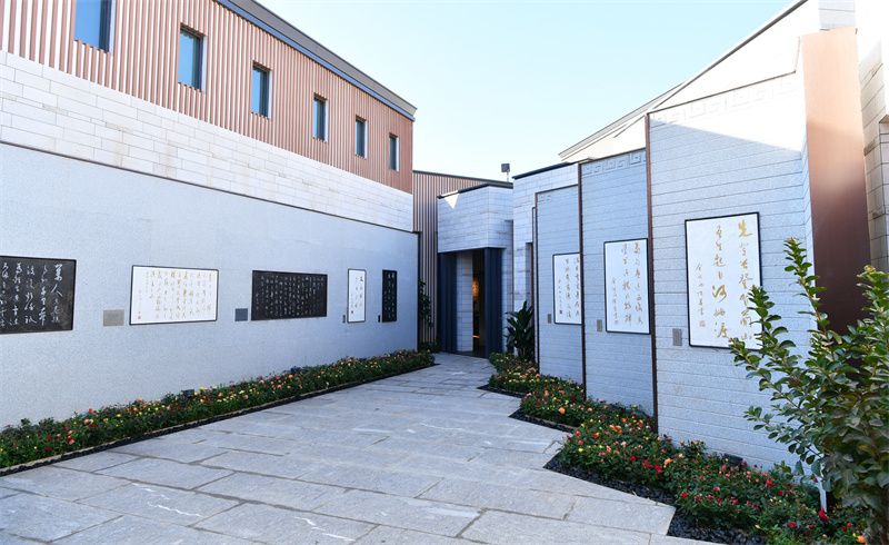 在弥勒与秋雨书院的先生隔空对话