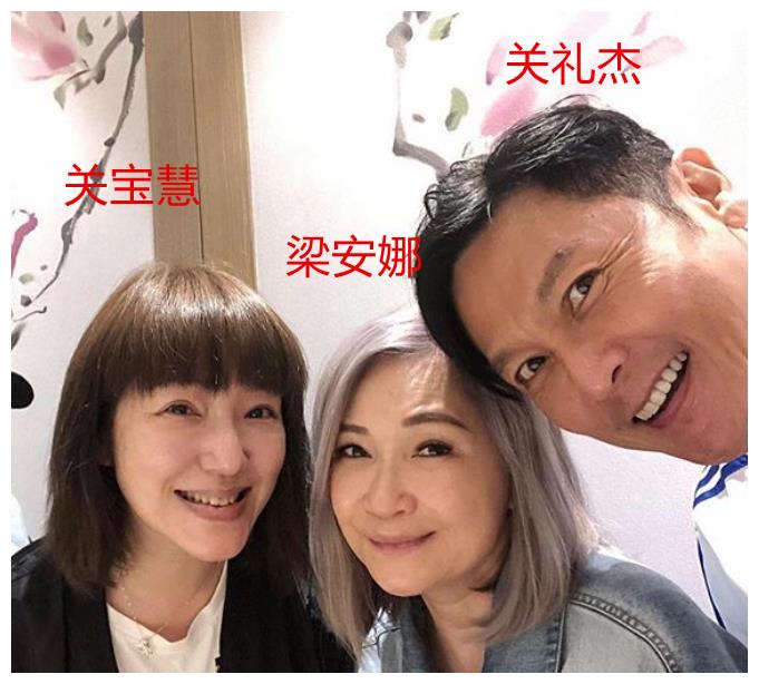 关宝慧巧遇好友关礼杰,25年前荧幕情侣再同框,一个帅气一个优雅