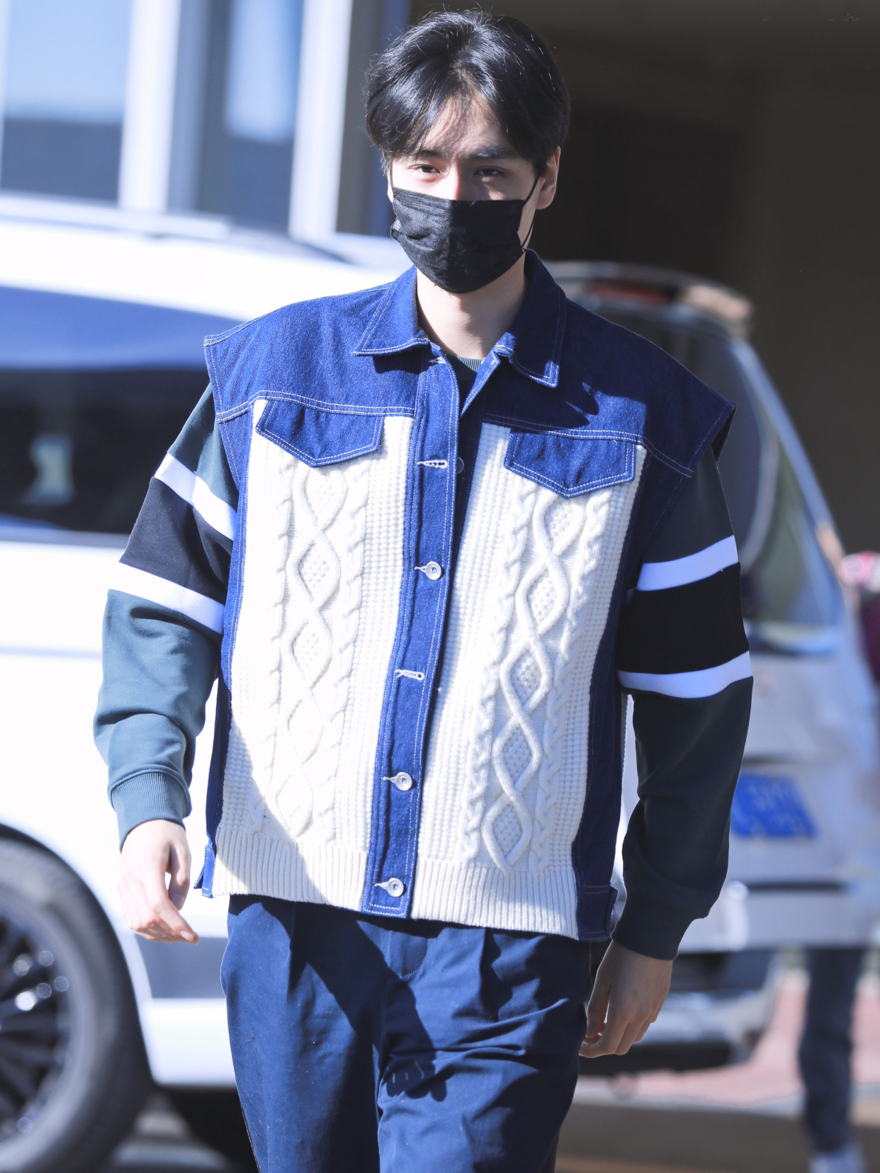 188cm胡一天卫衣搭配小马甲网友这腿长绝了