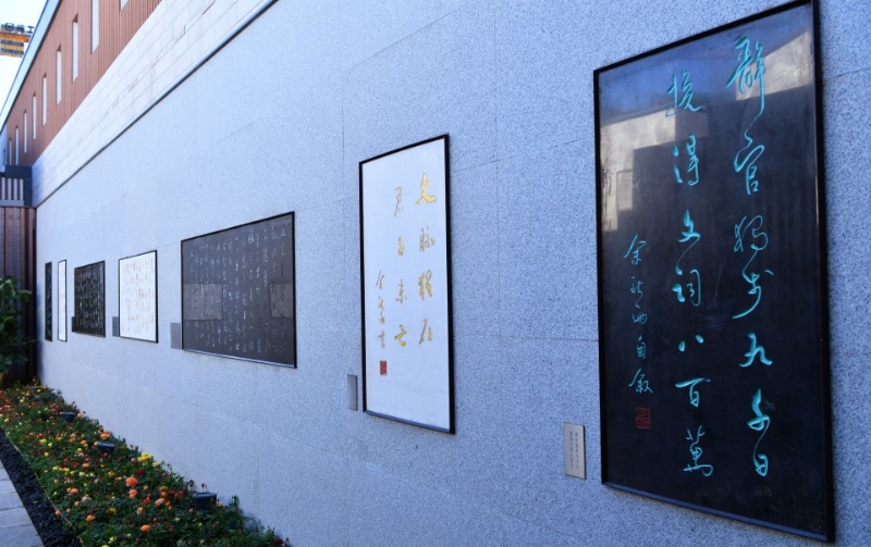 在弥勒与秋雨书院的先生隔空对话