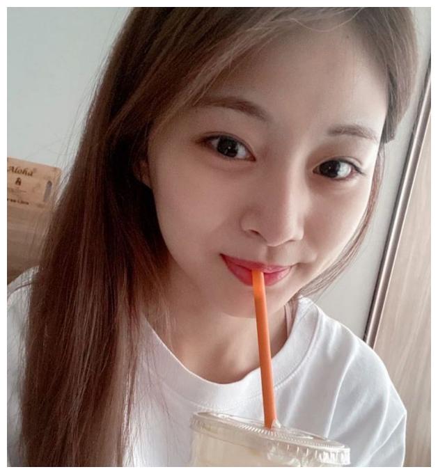 twice子瑜再次大方公开素颜自拍!超真实样子惹热论,获粉丝大赞