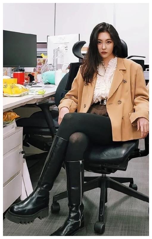 时髦精李宣美花式秀大长腿这就是风靡的女团腿吗