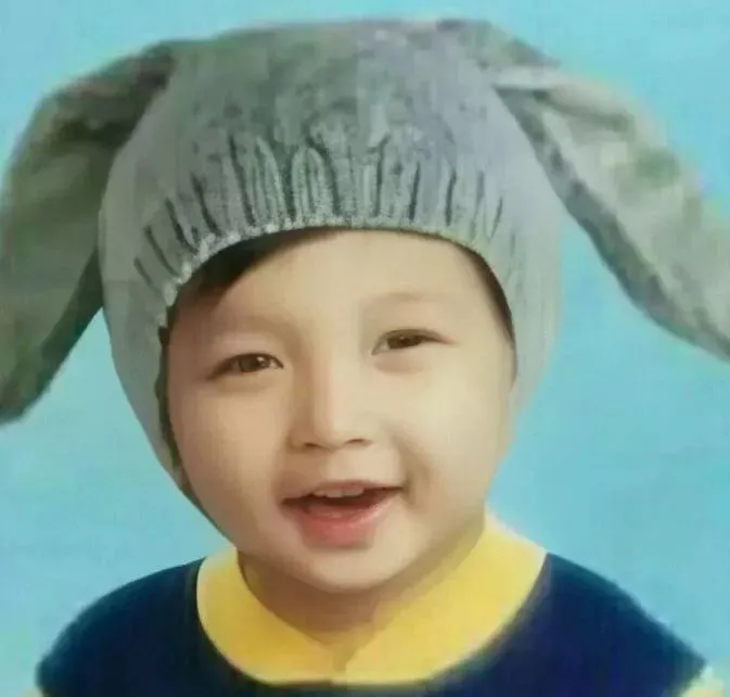 让你意想不到的明星旧照陶虹游泳获奖汪峰的眼睛惹人怜